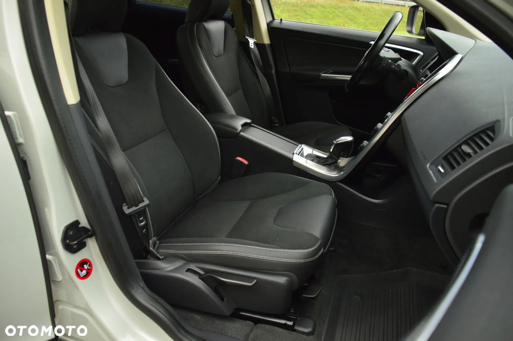 Volvo XC 60 D4 AWD Geartronic Momentum - 21