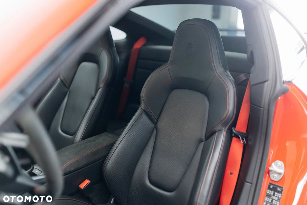 Porsche 911 Carrera 4S - 18