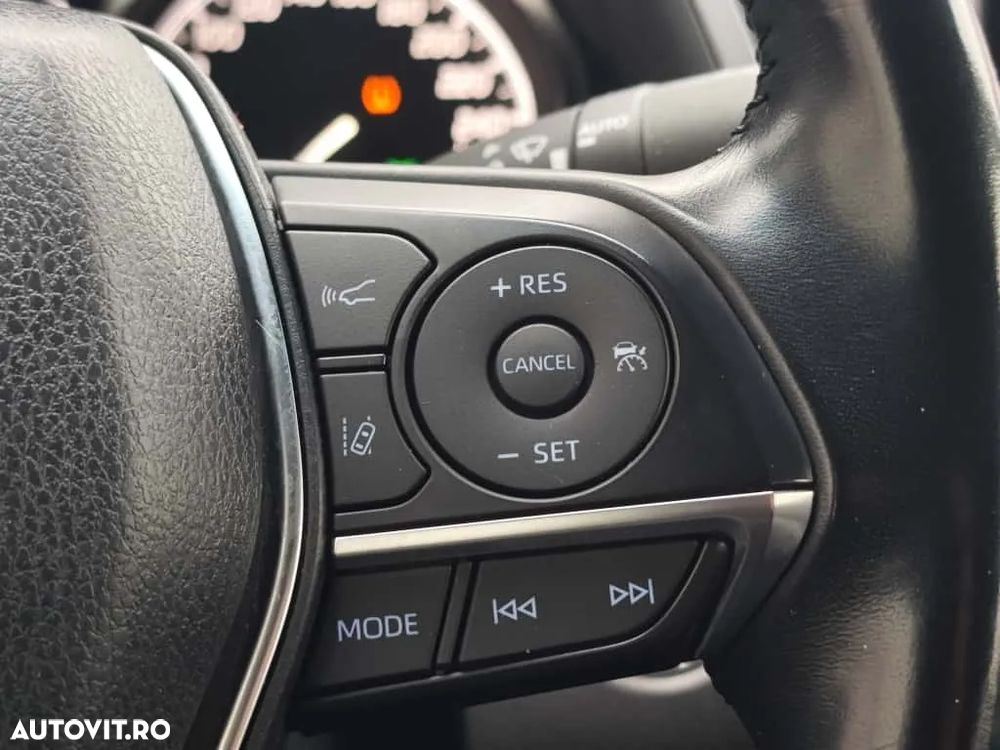 Toyota Camry 2.5 Hybrid Business - 26