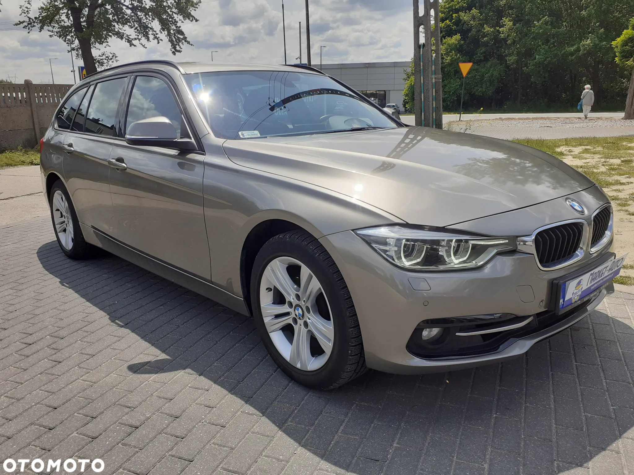 BMW Seria 3 320i xDrive - 11