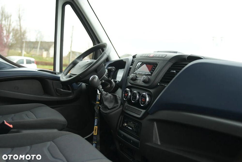 Iveco DAILY 50-180 * BURTO-PLANDEKA + WINDA DHOLLANDIA 1TONA* Salon PL PRZEBIEG 50TYS KM - 18