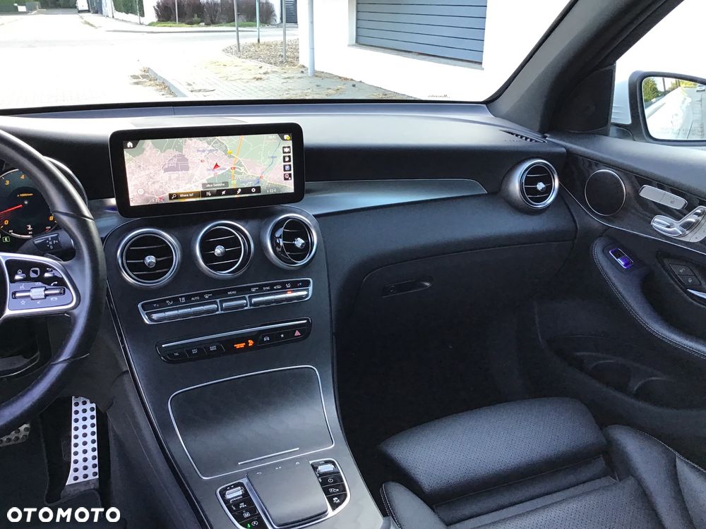 Mercedes-Benz GLC 300 4Matic 9G-TRONIC AMG Line Plus - 22