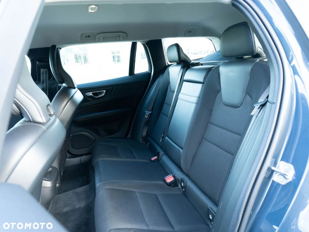 Volvo V60 D4 Momentum Pro - 18