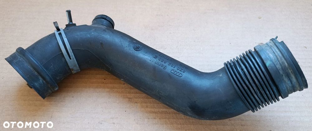 Audi A2 dolot powietrza 1,4TDI 8Z0129658E rura przewód wąż - 1