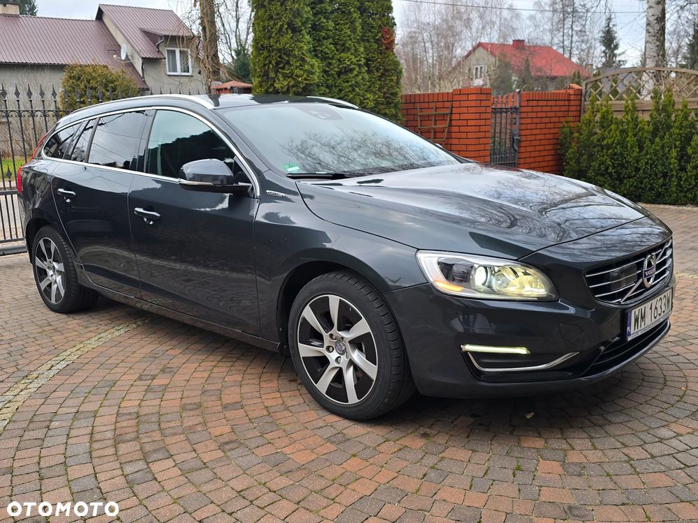 Volvo V60 D6 AWD Plug-in Hybrid Summum - 2