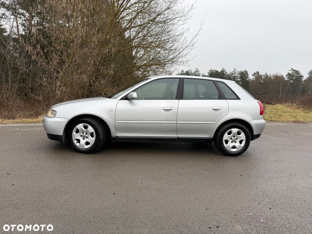 Audi A3 Sportback 1.9 TDI Attraction Tiptronic - 3