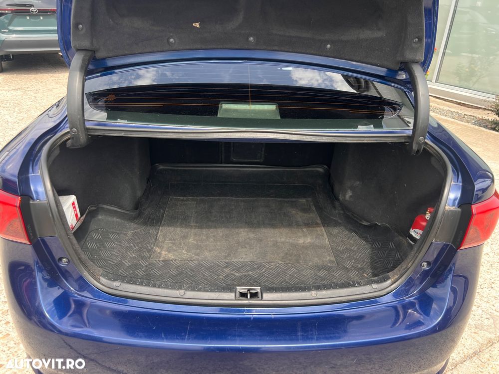 Toyota Avensis 2.0 D-4D Executive - 12