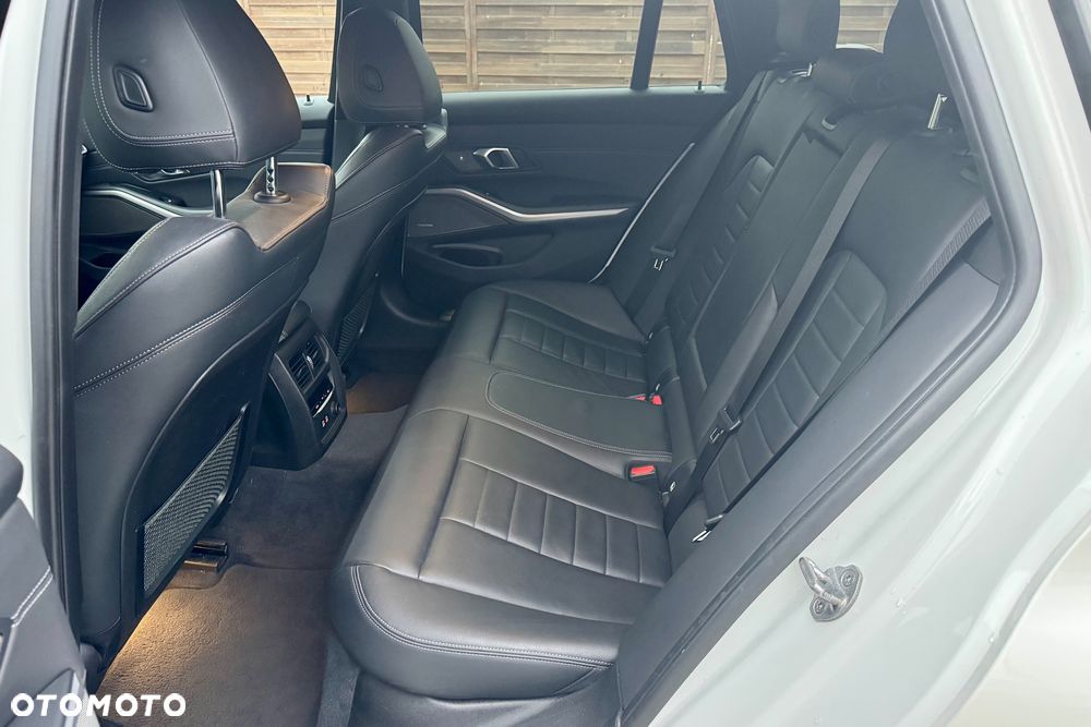 BMW Seria 3 330i Sport Line - 15