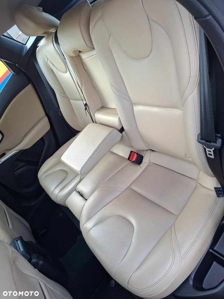 Volvo V40 D2 Momentum - 28