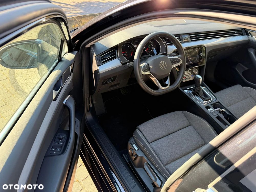 Volkswagen Passat Variant 2.0 TDI SCR DSG Elegance - 9