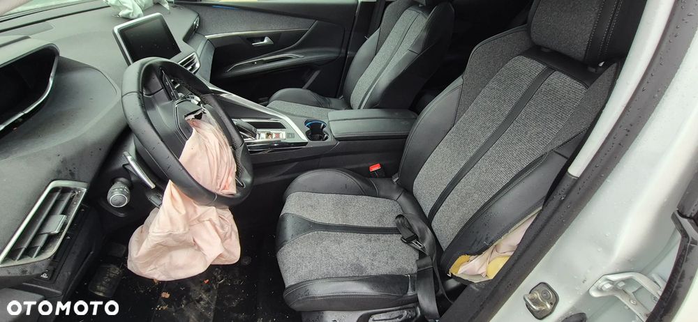 Peugeot 3008 1.2 PureTech GPF Active S&S EAT8 - 20