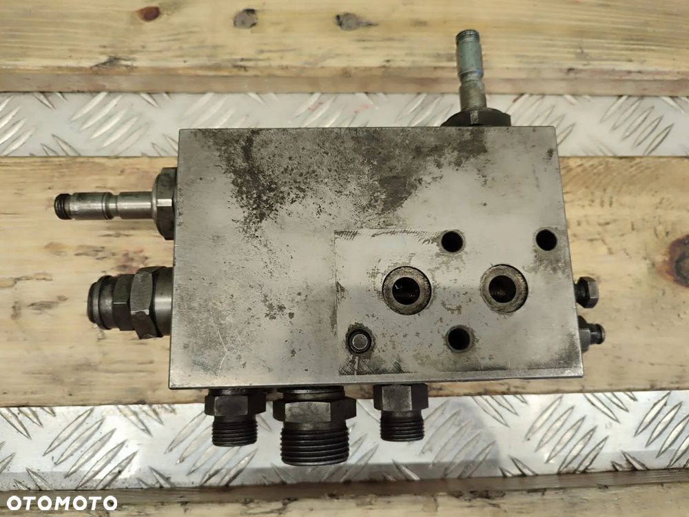 Zawór hydrauliczny R930002982 JCB 3CX - 3