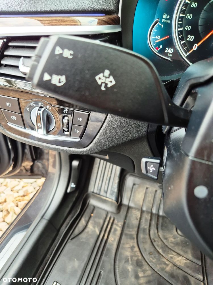 BMW Seria 5 520d xDrive Luxury Line - 28