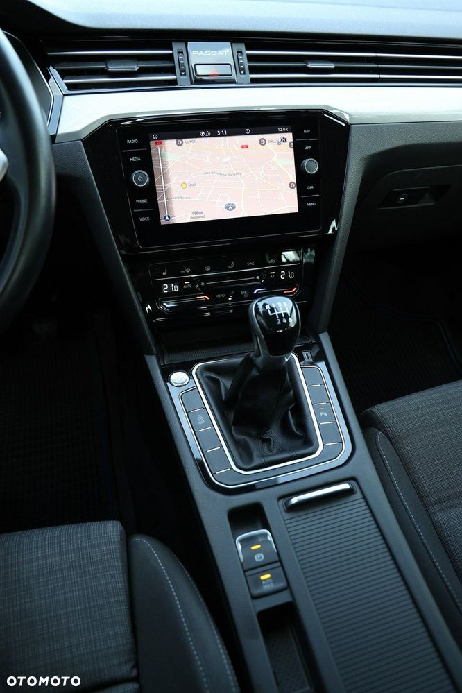 Volkswagen Passat - 17