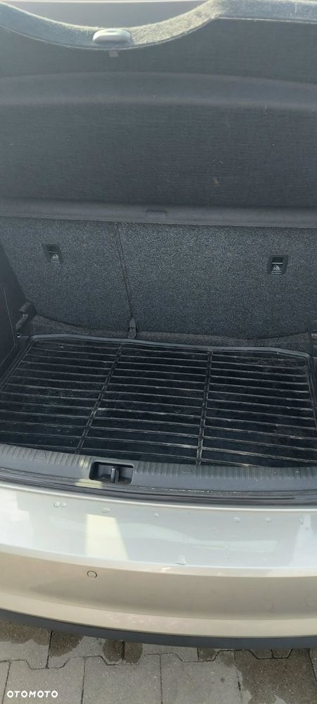 Skoda RAPID 1.2 Ambition - 6