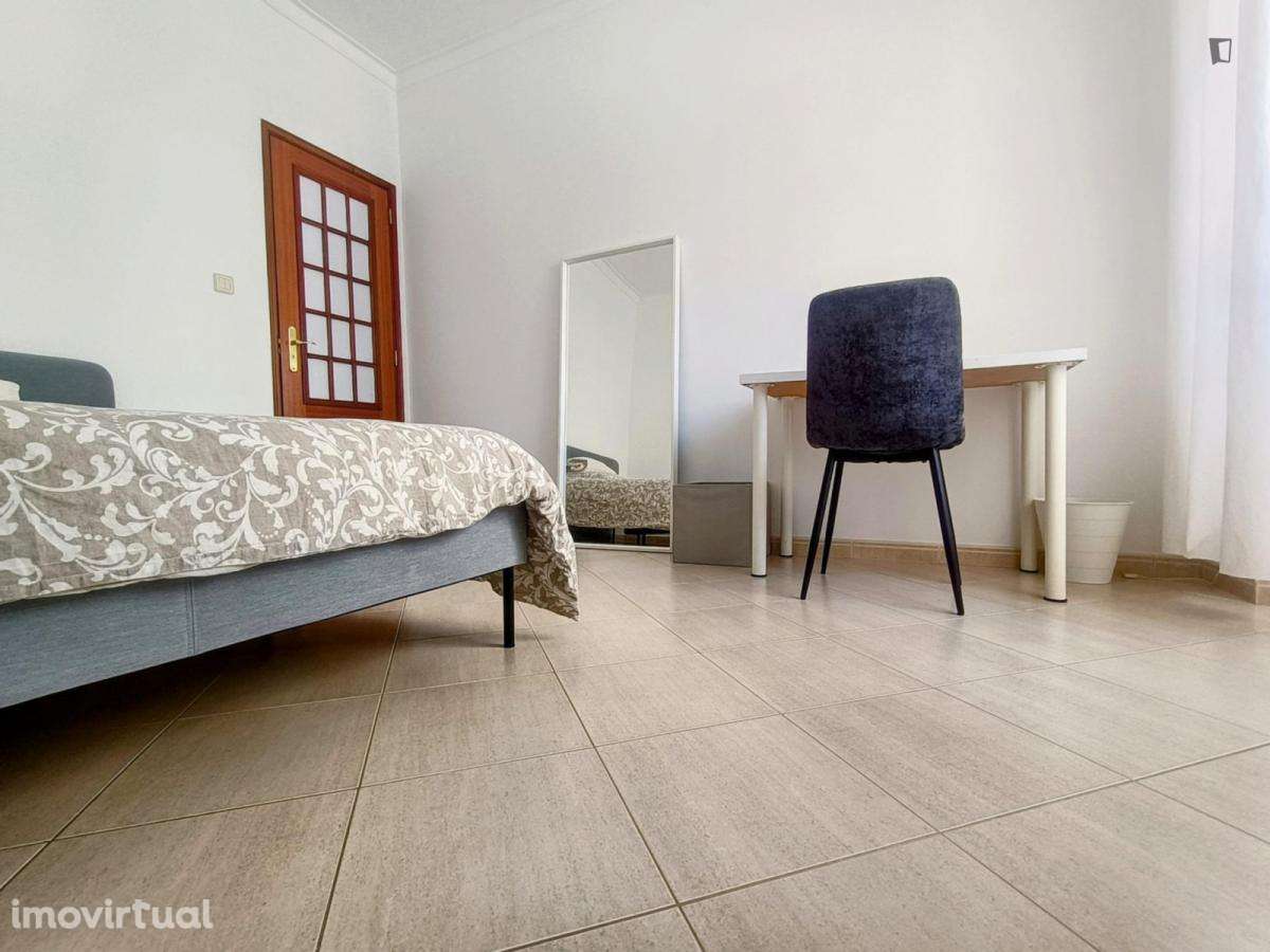 Quarto - localizado em Setubal - Grande imagem: 4/10