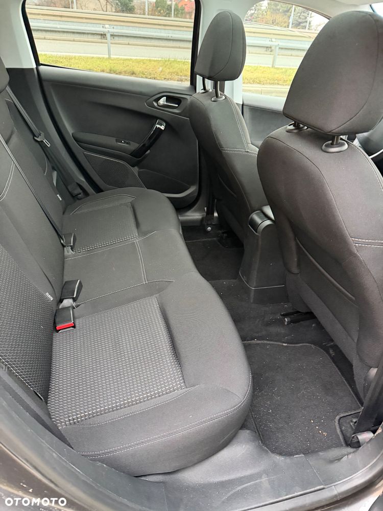 Peugeot 208 PureTech 82 Start & Stop Allure - 22