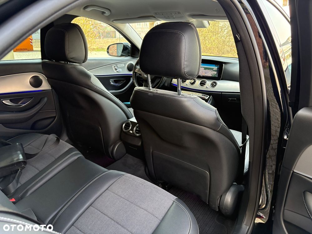 Mercedes-Benz Klasa E 200 4Matic 9G-TRONIC Avantgarde - 26