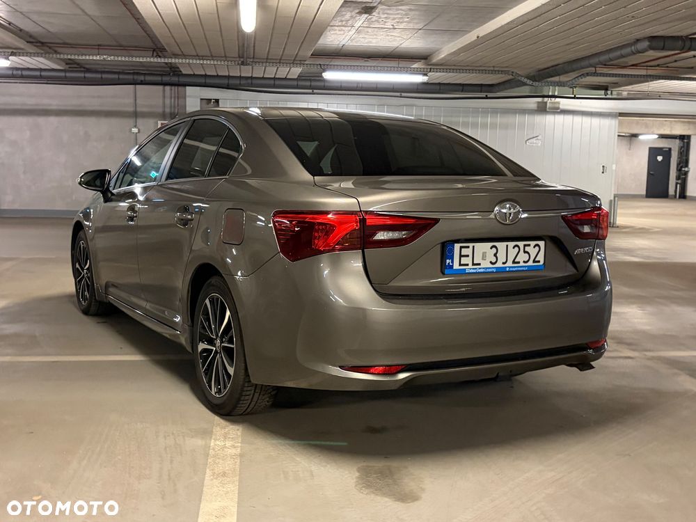 Toyota Avensis 2.0 D-4D Premium - 19