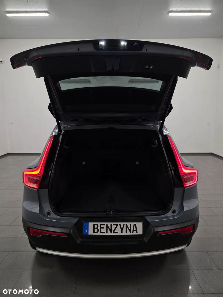 Volvo XC 40 B3 B DKG Ultra Dark - 39