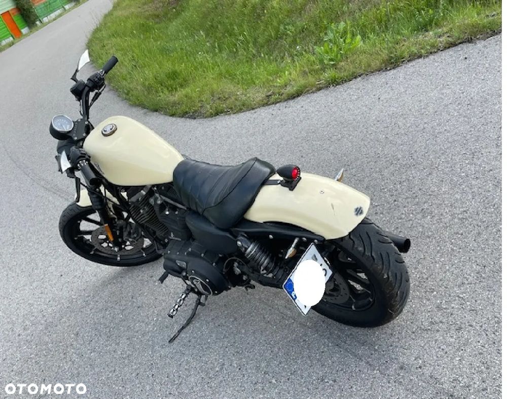 Harley-Davidson Sportster Iron 883 - 2