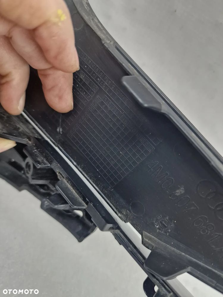 AUDI Q7 4M0 LIFT S-LINE 19- LEWA KRATKA BOCZNA ZDERZAKA PRZEDNIEGO PRZÓD , NR 4M0807681AM + 4M0807157F + 4M0807299A , NR AUKCJI D/112 - 15