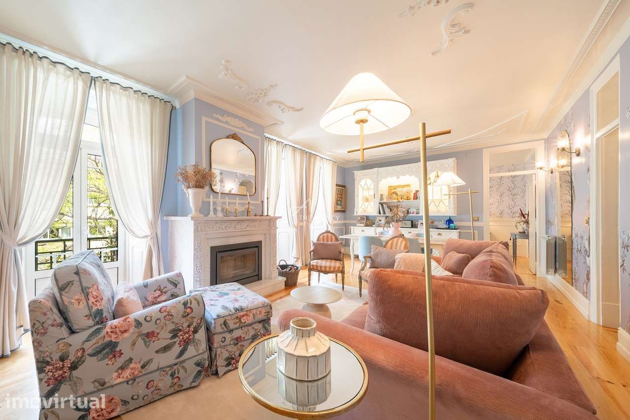 Exclusivo Conde Valbom | Último piso renovado com varanda, elevador e - Grande imagem: 4/32