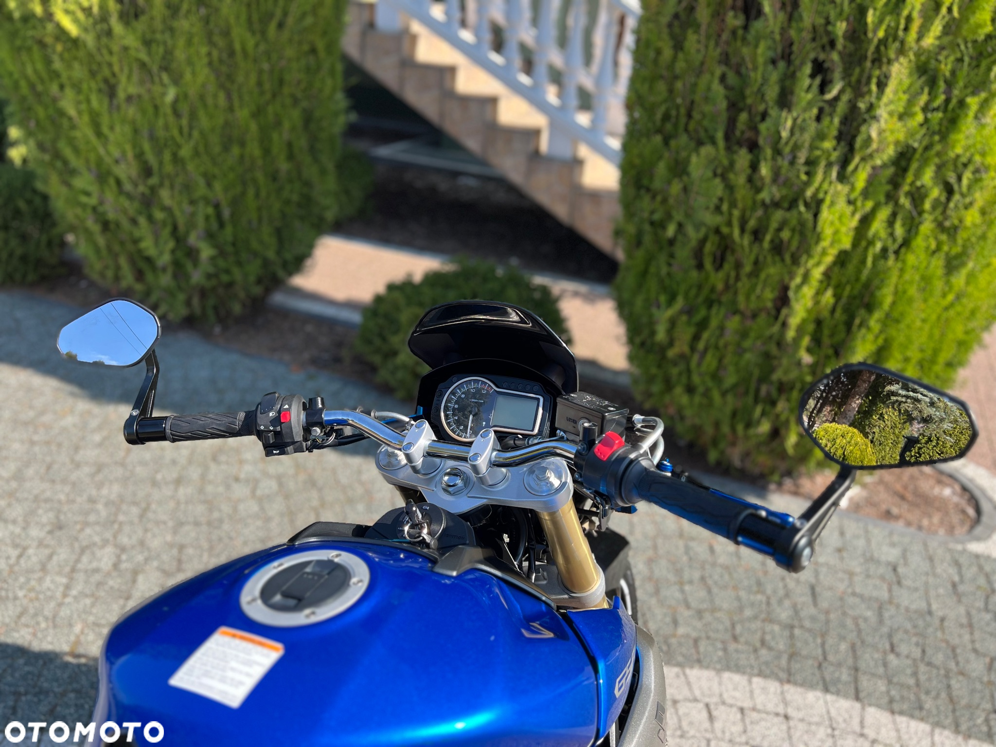 Suzuki GSR - 17