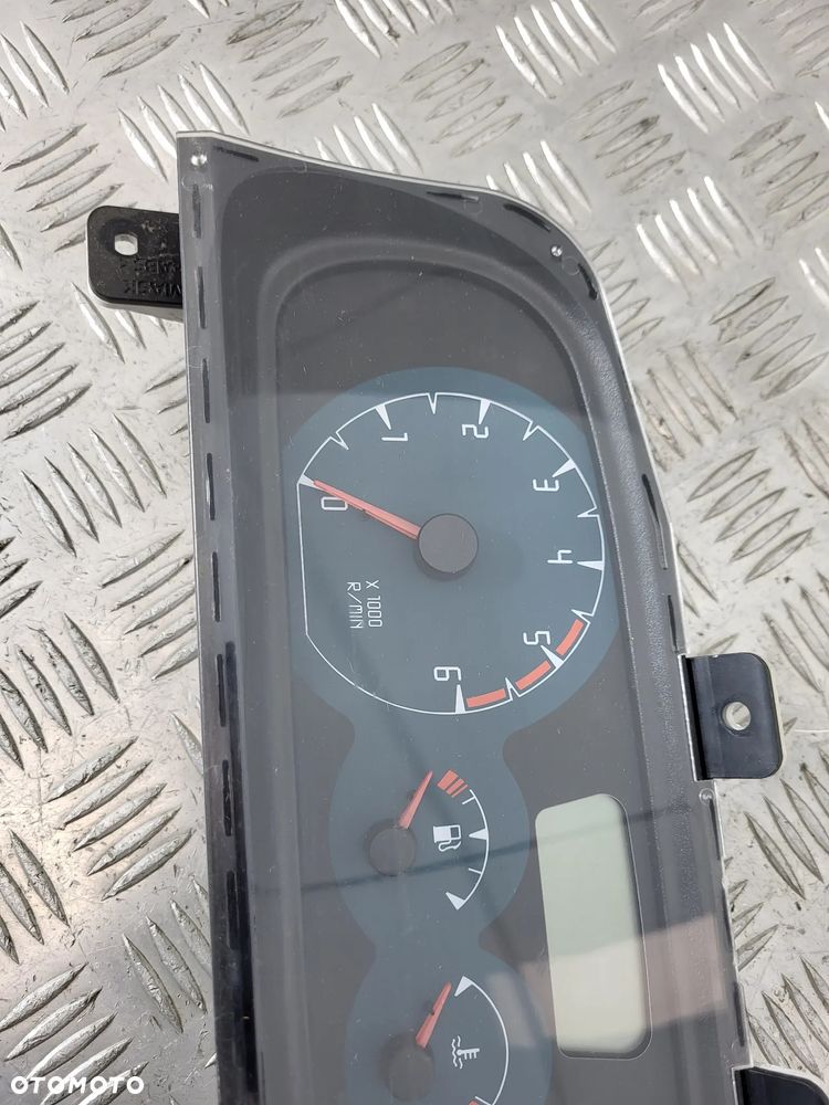 Nissan Terrano II Lift 2.7 3.0 Licznik - 14