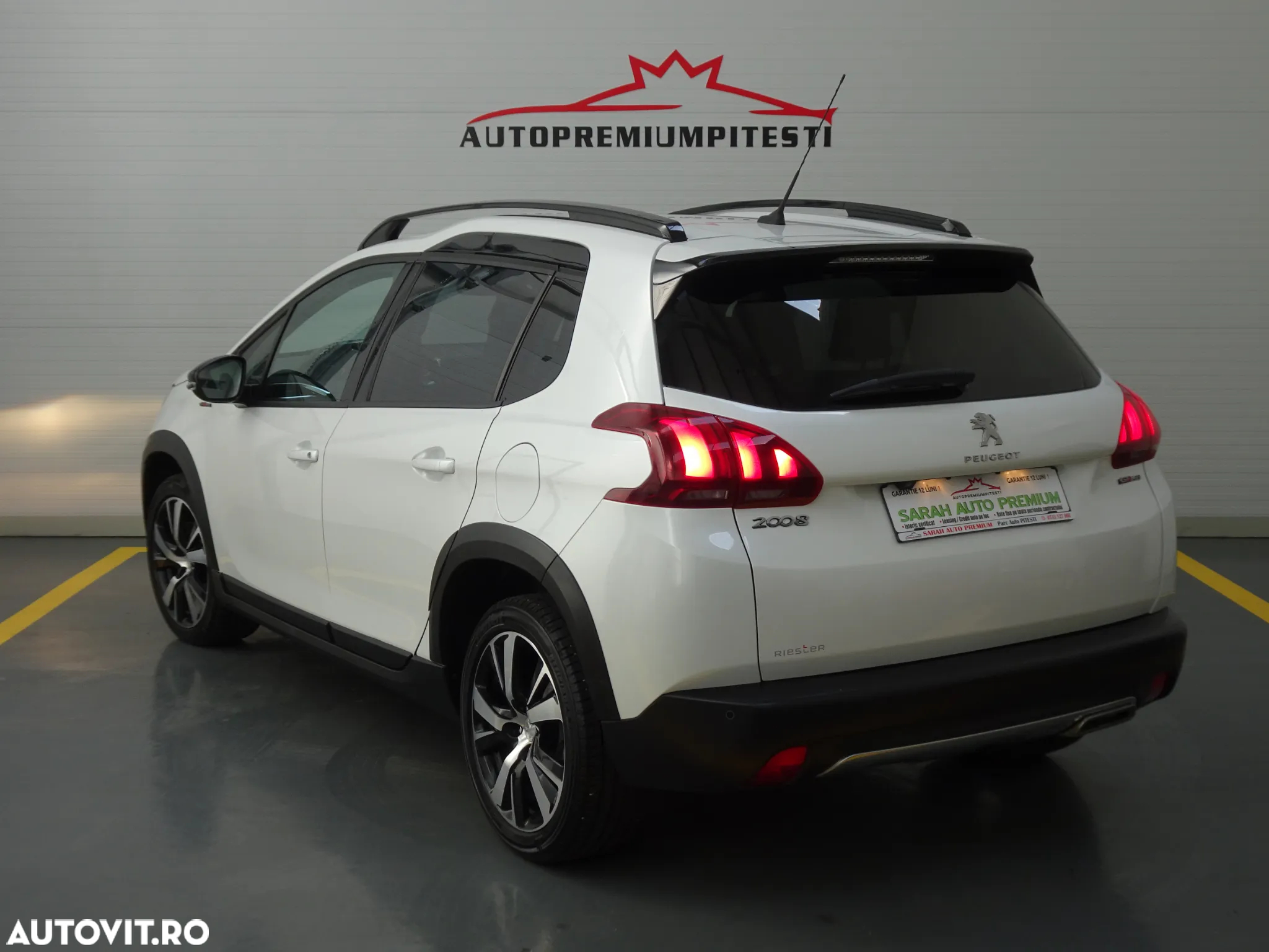 Peugeot 2008 1.2 L PureTech STT GT Line - 11