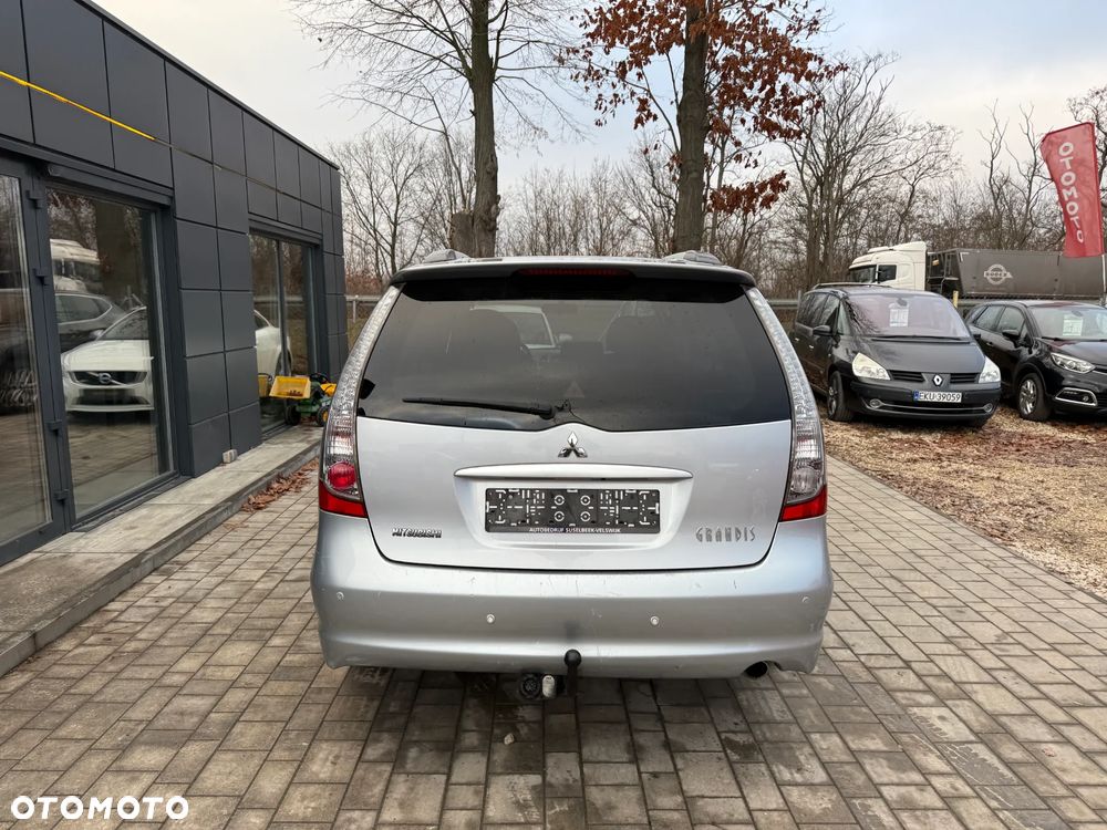 Mitsubishi Grandis 2.4 Inform - 15
