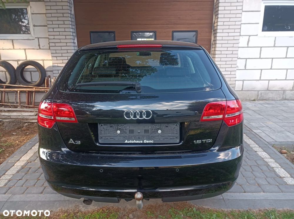 Audi A3 Sportback 1.6 TDI DPF Ambiente - 9