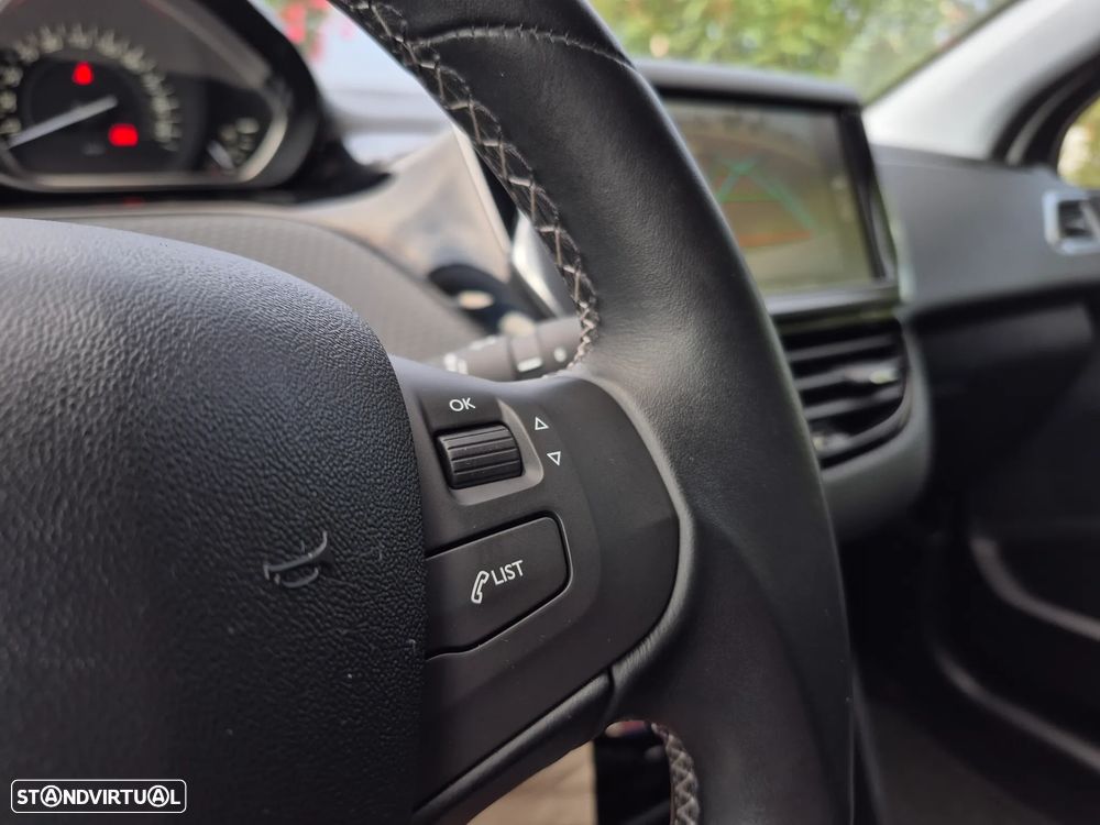 Peugeot 2008 1.2 PureTech Allure EAT6 - 20