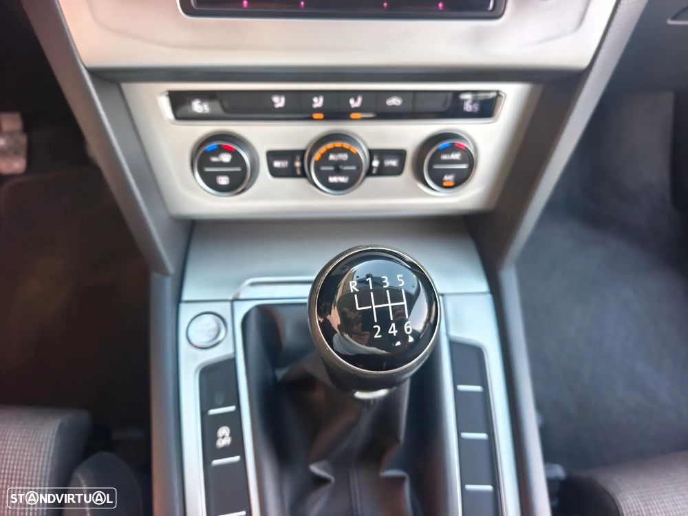 VW Passat Variant 1.6 TDI BlueMotion - 6