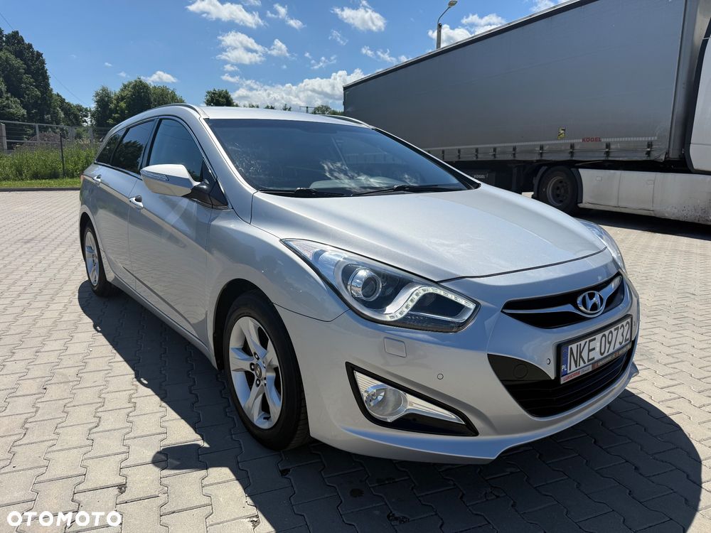 Hyundai i40 Kombi blue 1.6 Family+ - 15