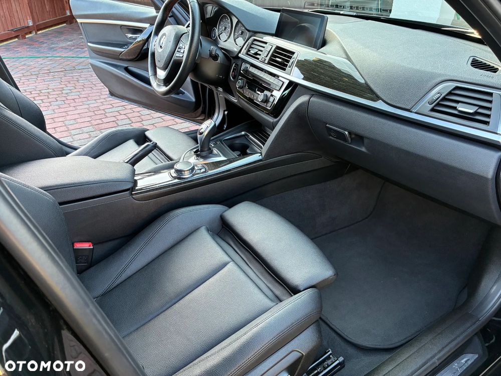 BMW Seria 3 330i Sport Line - 23