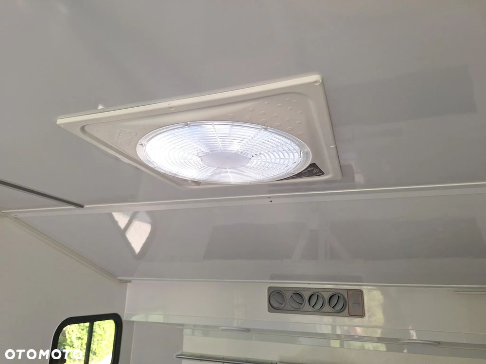 Mercedes-Benz Sprinter 319 - 17