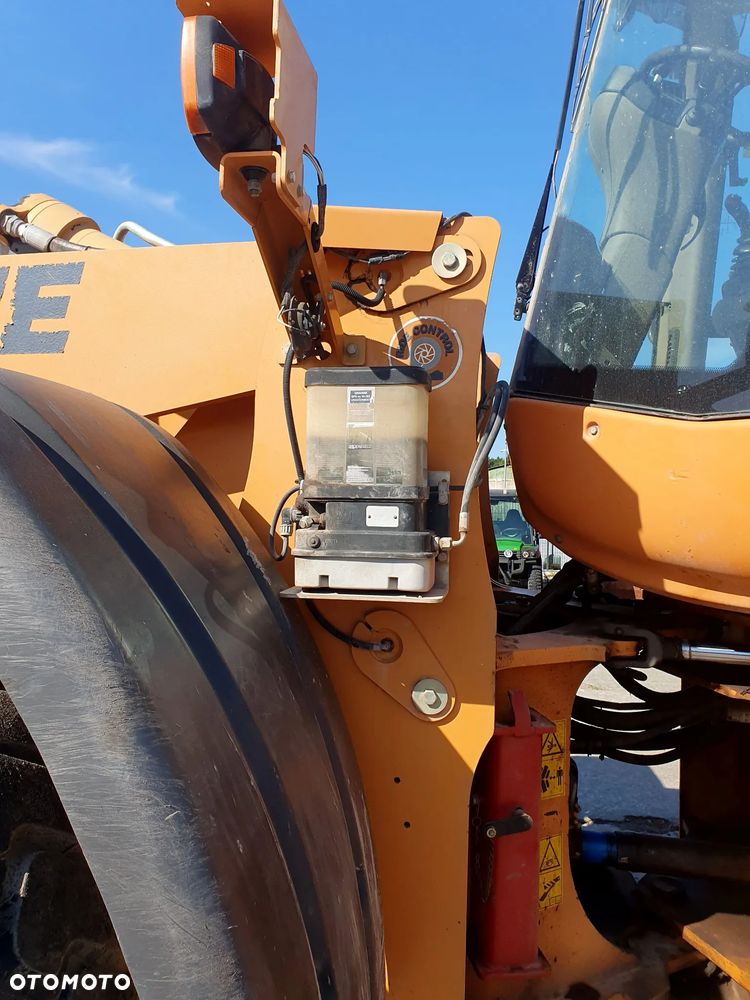 Case 821E - 6