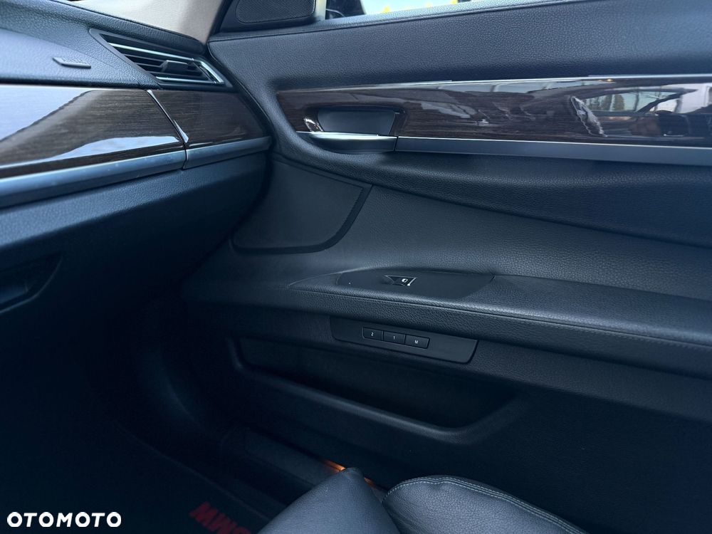BMW Seria 7 730d - 24