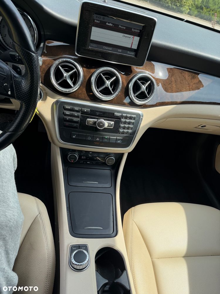 Mercedes-Benz CLA 250 7G-DCT AMG Line - 17