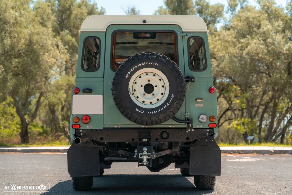 Land Rover Defender - 4