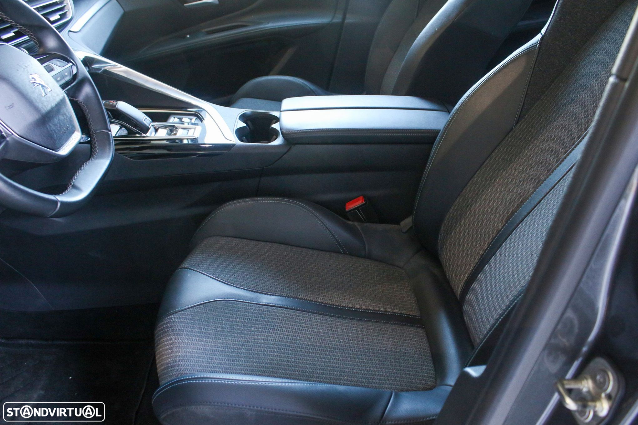 Peugeot 5008 1.2 PureTech Allure EAT8 - 29