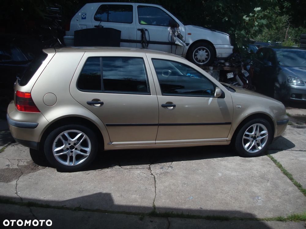 Volkswagen Golf - 5