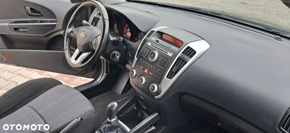 Kia Ceed 1.4 CVVT Attract - 10