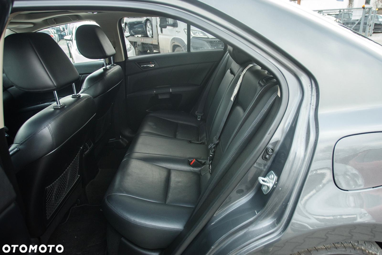 Suzuki Kizashi 2.4 Sport 4WD CVT - 27