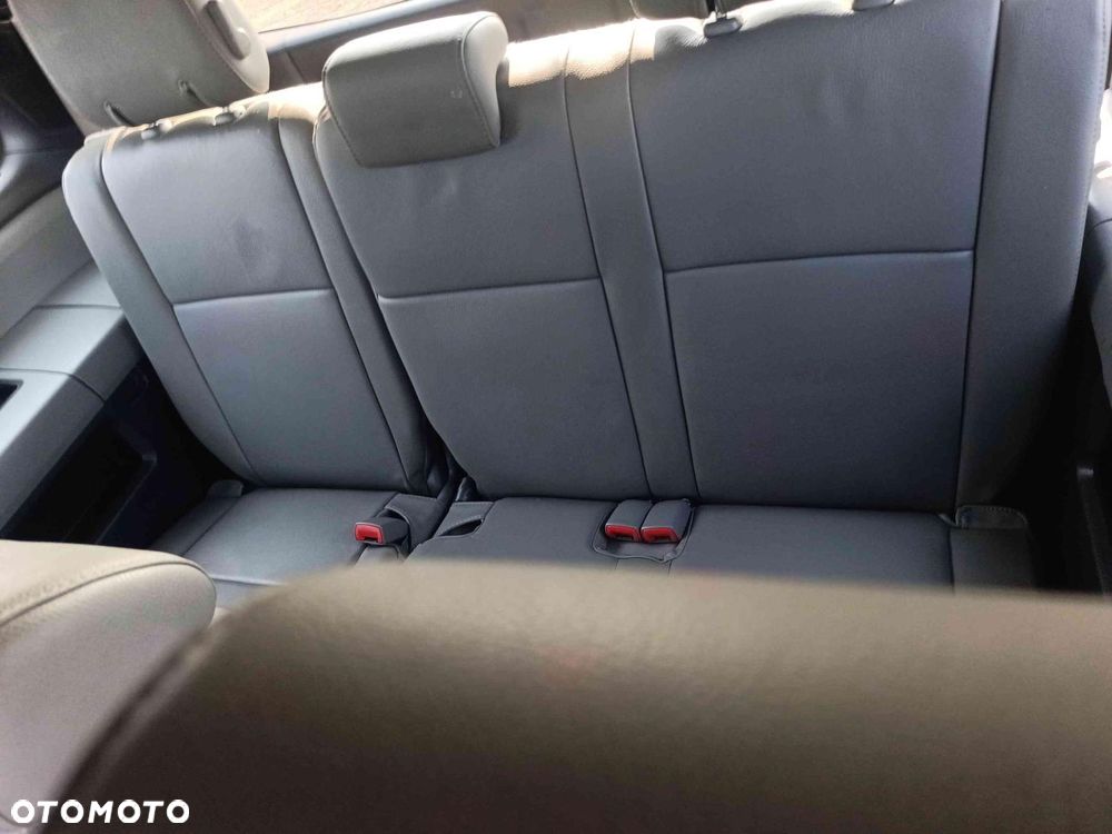Toyota Sequoia - 5