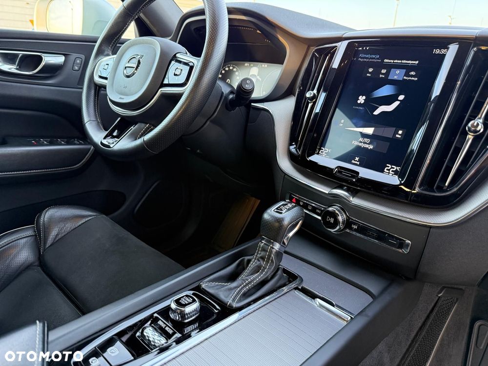 Volvo XC 60 D4 R-Design - 16