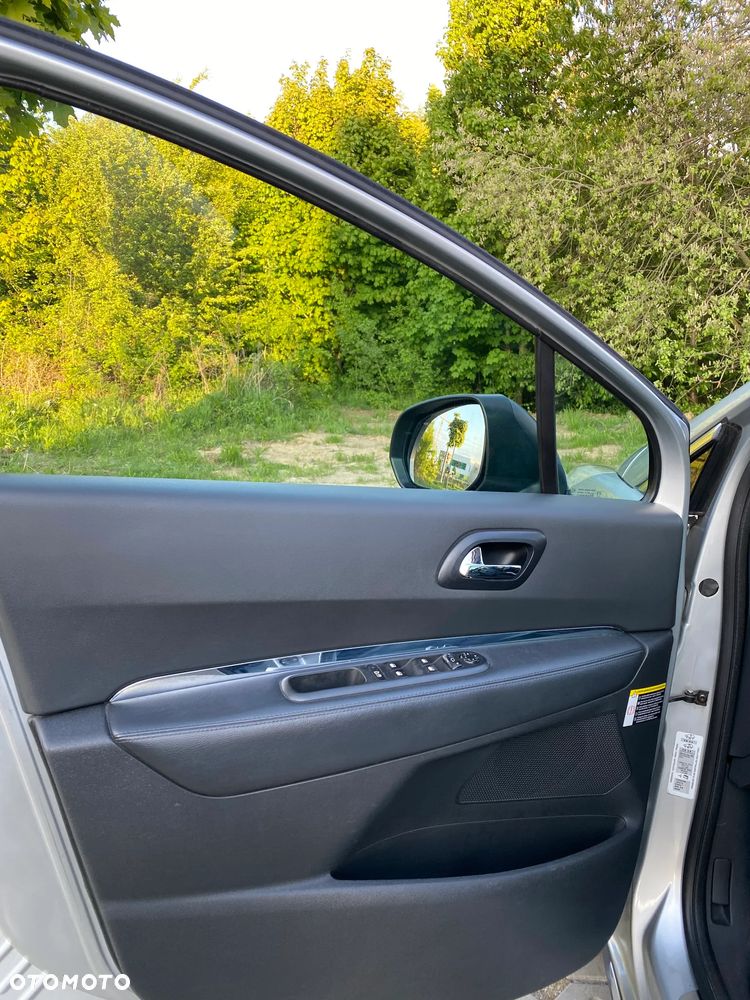 Peugeot 3008 1.6 HDi Premium - 16
