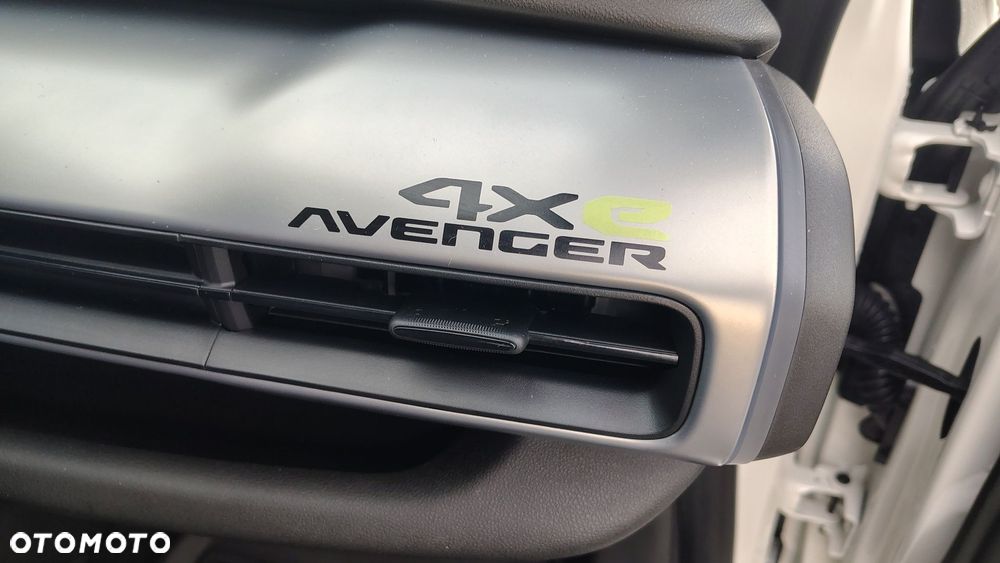 Jeep Avenger 1.2 T3 mHEV Upland 4xe eDCT6 - 14