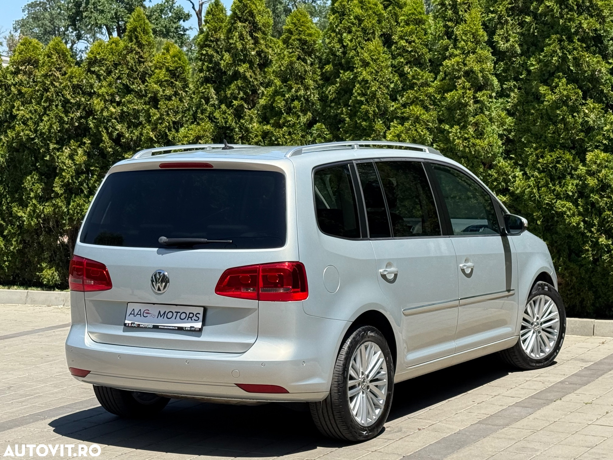 Volkswagen Touran 2.0 TDI DPF Highline DSG - 2